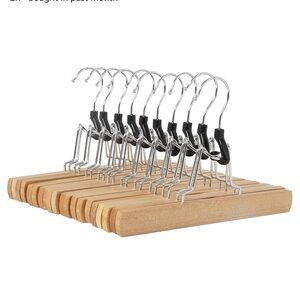 Six pant hangers - DC